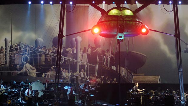The War Of The Worlds – Alive On Stage